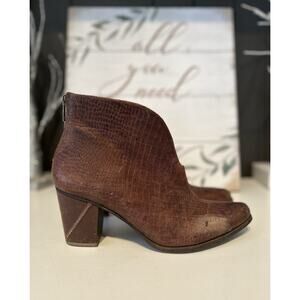 CHOCOLAT BLU Women 41 US 10 Brenna Bootie In Brown Crocodile Embossed Leather